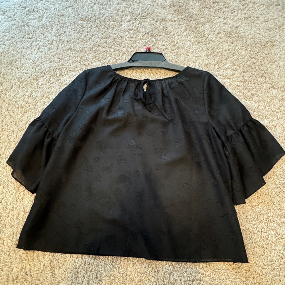 Madewell Black Butterfly Print
Jacquard Ruffle Blouse Size M - Picture 3 of 12